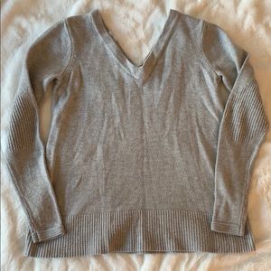 Like new v-neck sweater